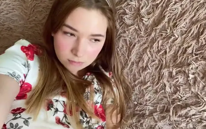 Loly Lola: Handjob After a Walk
