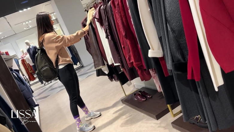 Lissa Brown: 3 Lycras special în cabina de probă + masturbare