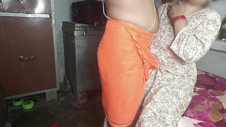 Pyaripooja22: 내 엉덩이에 자지를 삽입한 이웃이 처음 즐거워했을 때 나는 그것을 많이 즐겼다.