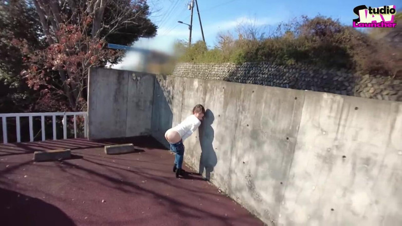 Studio JAV Launcher: Des hanches sensuelles se révèlent en se fondant sous des...