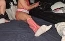 Kinky femboy 25: Passo caviglia amo le mie calze estremamente puzzolenti e le...
