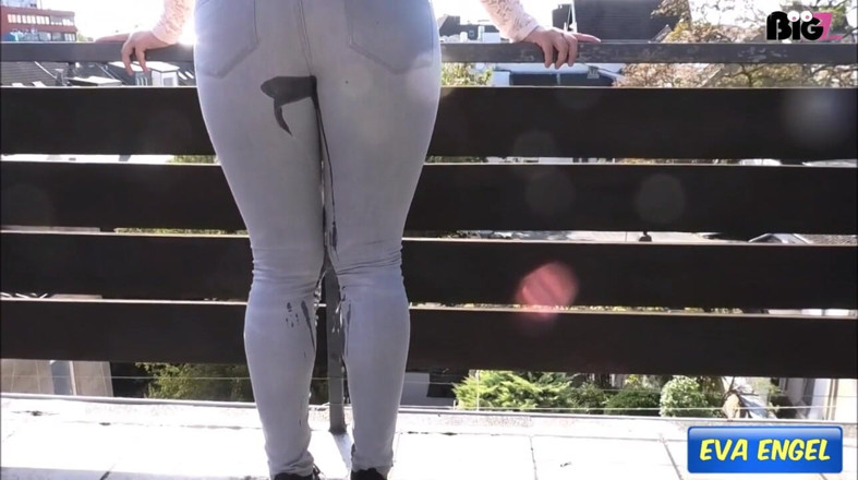 Eva Engel: Jeans-piss