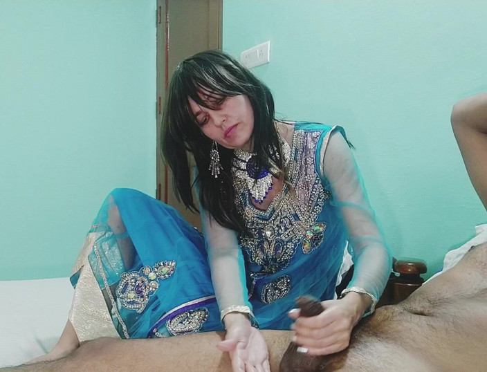 Bolly Karma: Hot MILF mostra abilità perfette e perfezione con bbc