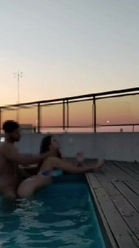 Sborrando molto in piscina al tramonto - Avventure accounter
