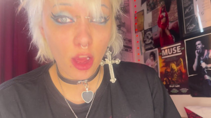 Glitterqueen1999: 2 छोटे आदमी मेरी ठग में चूसते हैं! जाइंटेस निगलना