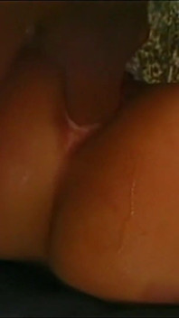 Splendida ragazza dalle grandi tette con gli occhiali ha il culo scopata duro