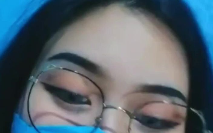 Jilbab69: Gros seins naturels, hijab, masturbation