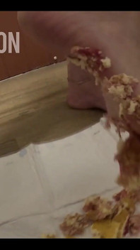 Herkesin bir fincan çayı değil, ama ayağımın bir pastayı çırpmasını görmek istiyorsan - bas oyna