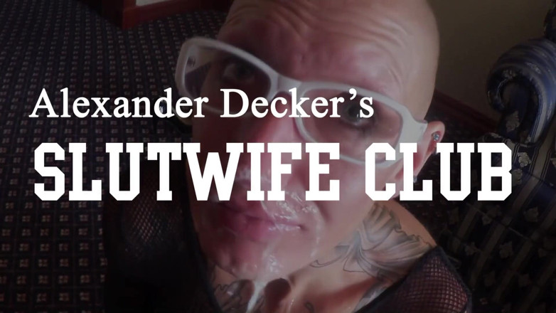 Slutwife Club: Nylon-schlampe gibt einen richtigen handjob, bis sie eine ladung sperma...