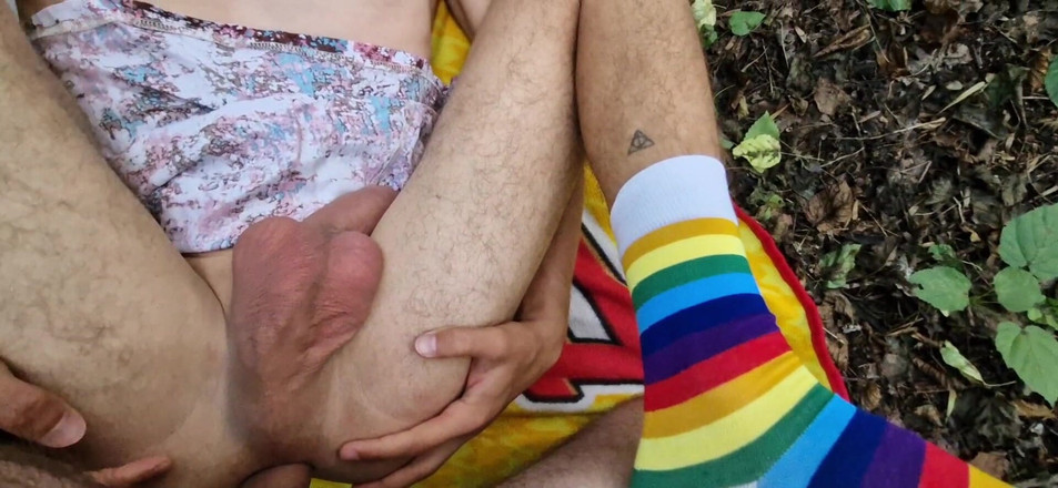AlexGay: Bir Etek Ve Tozluk Içinde Lanet Enayi.. Halka açık Parkta Özel...