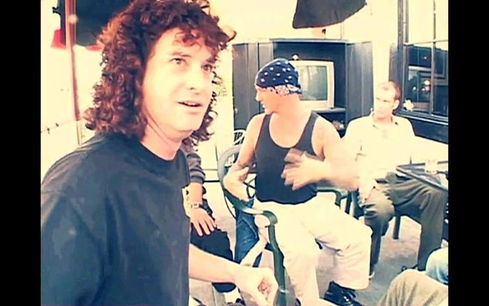 Vintage megastore: Çifte penetrasyondan zevk alacak kızıl saçlı için klasik anal üçlü grup...
