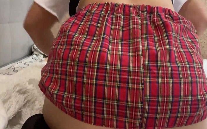 Lux Eva: Istriku terlalu hot untuk masturbasi di depan kamera