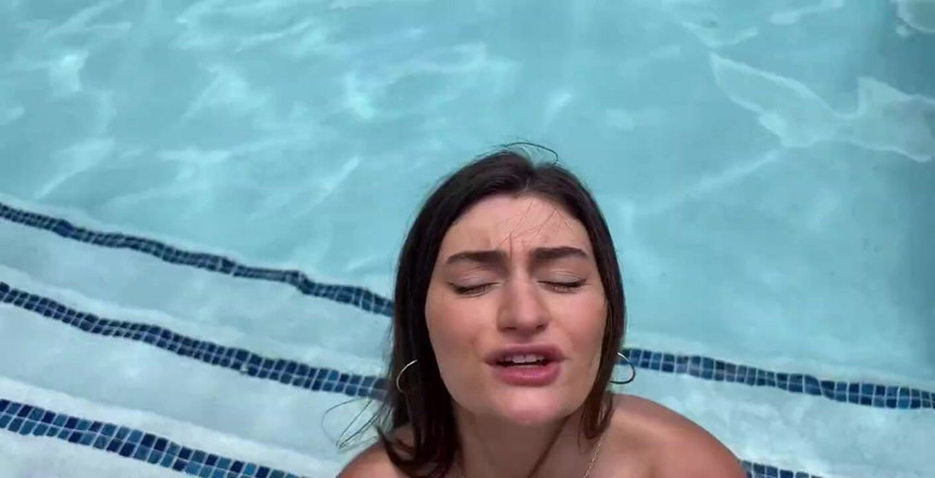 J-Mac: สาวน่ารัก Mae Milano มาว่ายน้ำแบบ naked แต่กลับได้ออกกำลังกายหนักกับควยใหญ่ของฉันข้างนอก