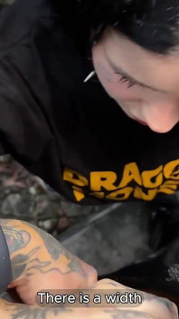 Rande s altgirl skončilo tvrdým sexem a hlubokým kouřením na opuštěném místě