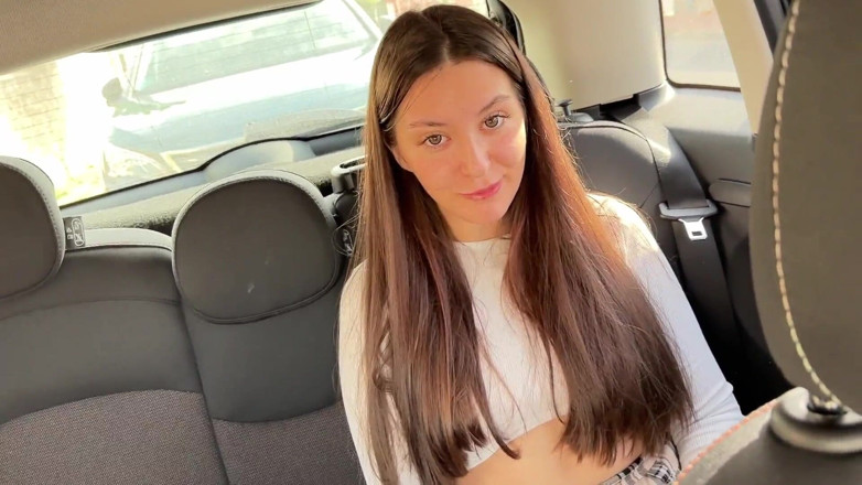 Sugary Kitty: Awek sebelah memberikan blowjob kepada jiran di dalam kereta untuk...