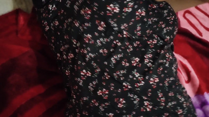 Desi Angel: Video di sesso fatto in casa con un ditalino caldo...