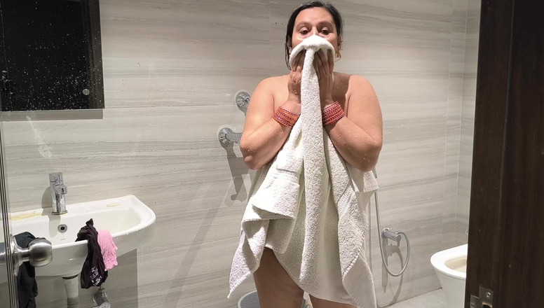 pujaprem: Desi holka Puja baby se ráno sprchuje
