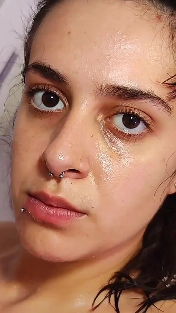All You Can Fetish: Amatorka 18-letnia biorąc prysznic Naturalne duże cycki brunetki