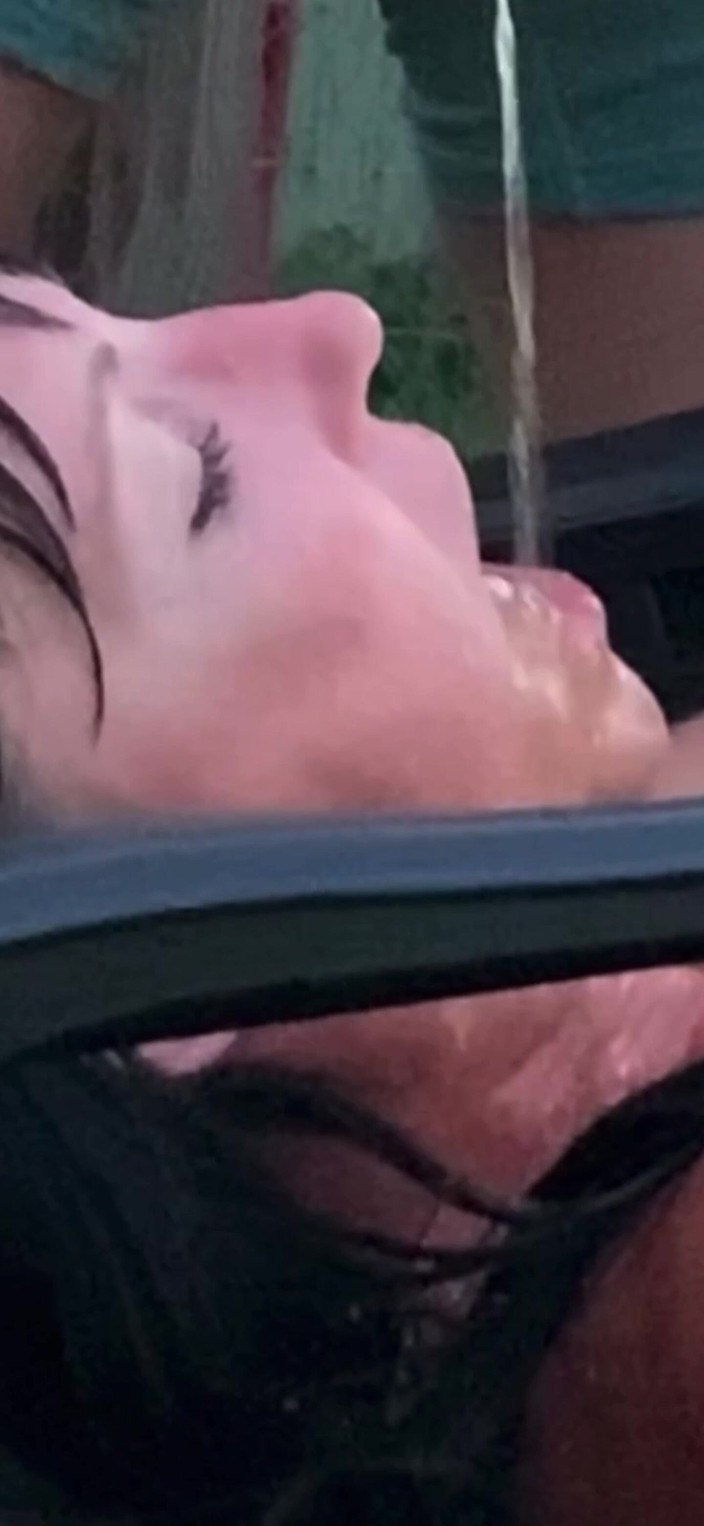 Farmers Wifey: मेरे वीर्य से ढके चेहरे पर पेशाब करो, मुझे चिह्नित करें