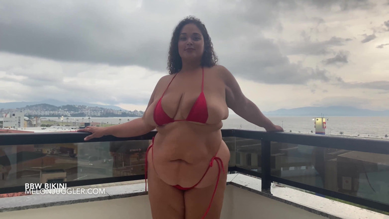 Busty BBW Latinas: Analua BbW Curbe complete fabuloase în micro bikini