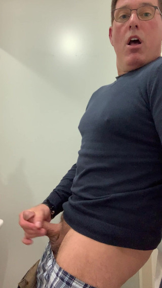 TJenner: Çok azgın, işten eve koştum ve hala giyinmişken tuvalette mastürbasyon...