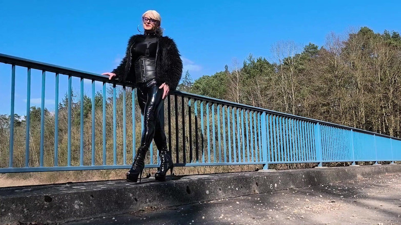 Strapsex: Gina Outfits Ii