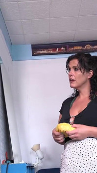Dicker arsch, stiefmutter montse swinger findet ihr höschen im stiefsohnzimmer