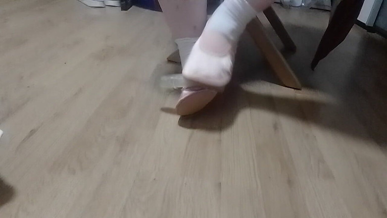 tammara big: Meus primeiros chinelos de ginástica com meias brancas