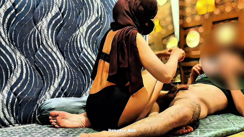 Hamster_Ball: मलय भारतीय शौकिया जिसे मैंने उसके हिजाब के साथ चोदा