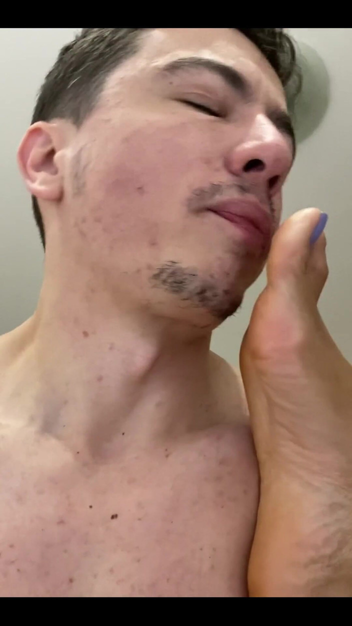 KiffaFeet: Představte si, že se probudíte nadržená