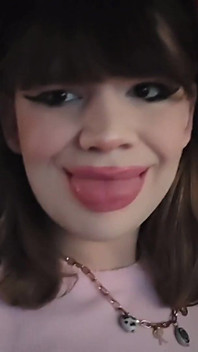 Fată transsexuală cu pula mare cu pula