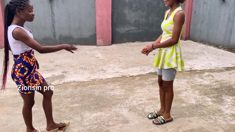 Zion: Africké dívky hrají místní hru venku