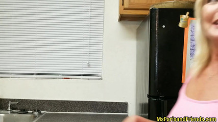 Ms Paris and Friends: Sıkıldıysanız ya da sıkmıyorsanız, sikişmek her zaman iyi bir fikirdir