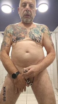 Sls-frank Se Masturbe Sur Les Toilettes Du Cinéma Gay