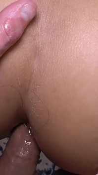 Pencari kerja mungil melakukan creampie anal untuk karier lebih lanjut