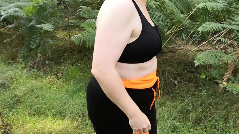Bouncy Tits Action: aautdor jagah par poori tarah se nagn