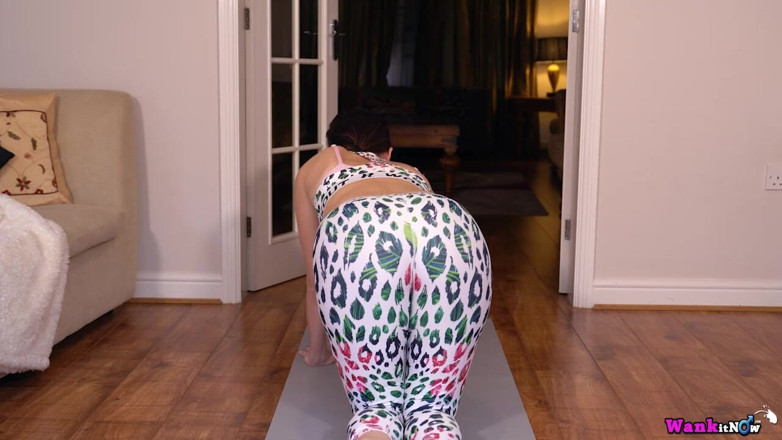 Wank it Now: Sophia Smith - Horny Yoga Session