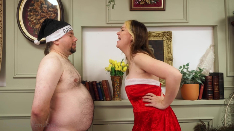 Domestic femdom: Tırnağın Altına Tükürüyor