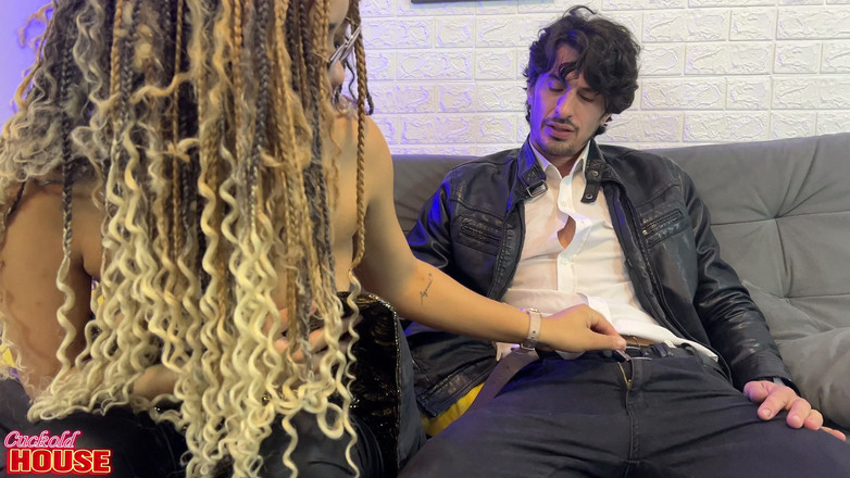 CuckoldHouse: Bahialı genç kadın erkek arkadaşıyla grup seks yapıyor