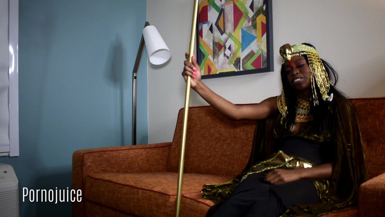 PornoJuice: Pertunjukan Slaid Gambar Ratu Nubian Membincangkan Melody Cummings