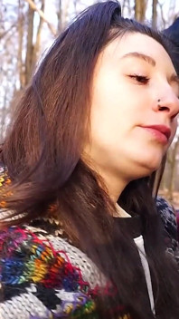 털이 무성한 자지에 숲속의 하드코어 펠라(삼키기)