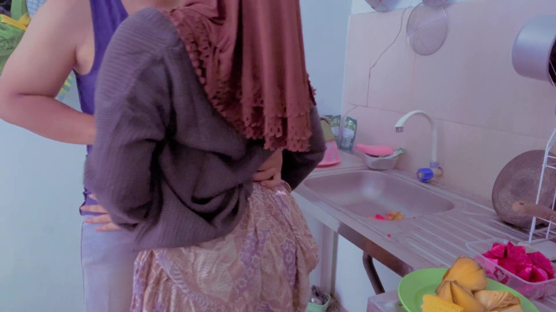 Nadalyne: Budhe Cooking Harassed by Naughty Stepbrother