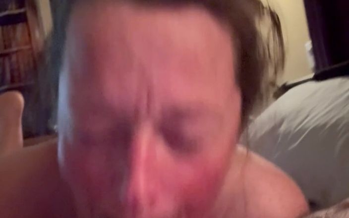 Bonewizzard69: Urocza żona Bonemaiden palce i głaszcze i ssie jej mężczyznę
