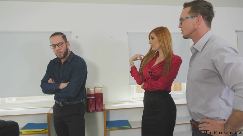 Bi Phoria: Biphoria - man vastgepind en neemt dap van baas en collega...