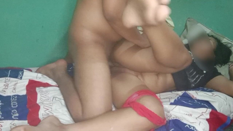 BigassMILF40: Ateşli büyük götlü orta yaşlı seksi kadın yanında sikişiyor kocasının...