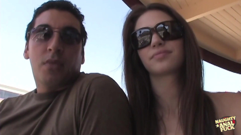 Naughty anal fuck: Faith Leon adamlarının yarağını göt deliğinden ağzına alıyor