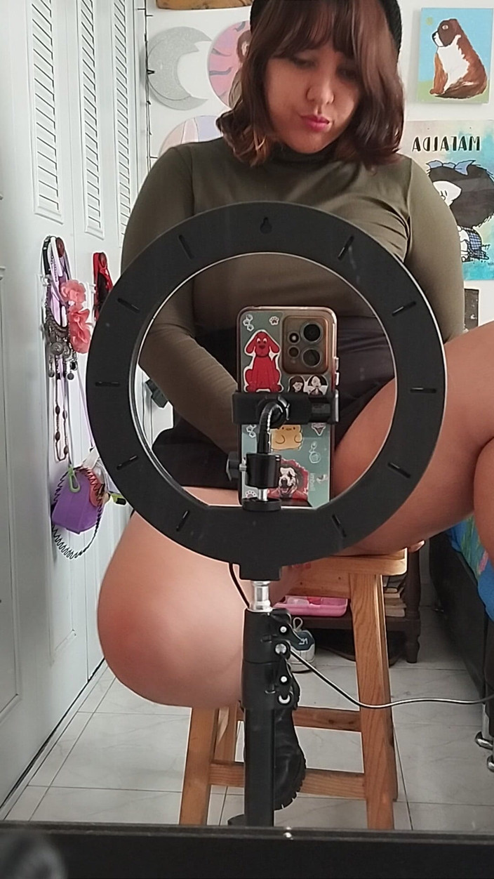 Nana Bela: Sexy vor dem Spiegel