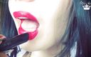Goddess Misha Goldy: Üppige rote lippen necken