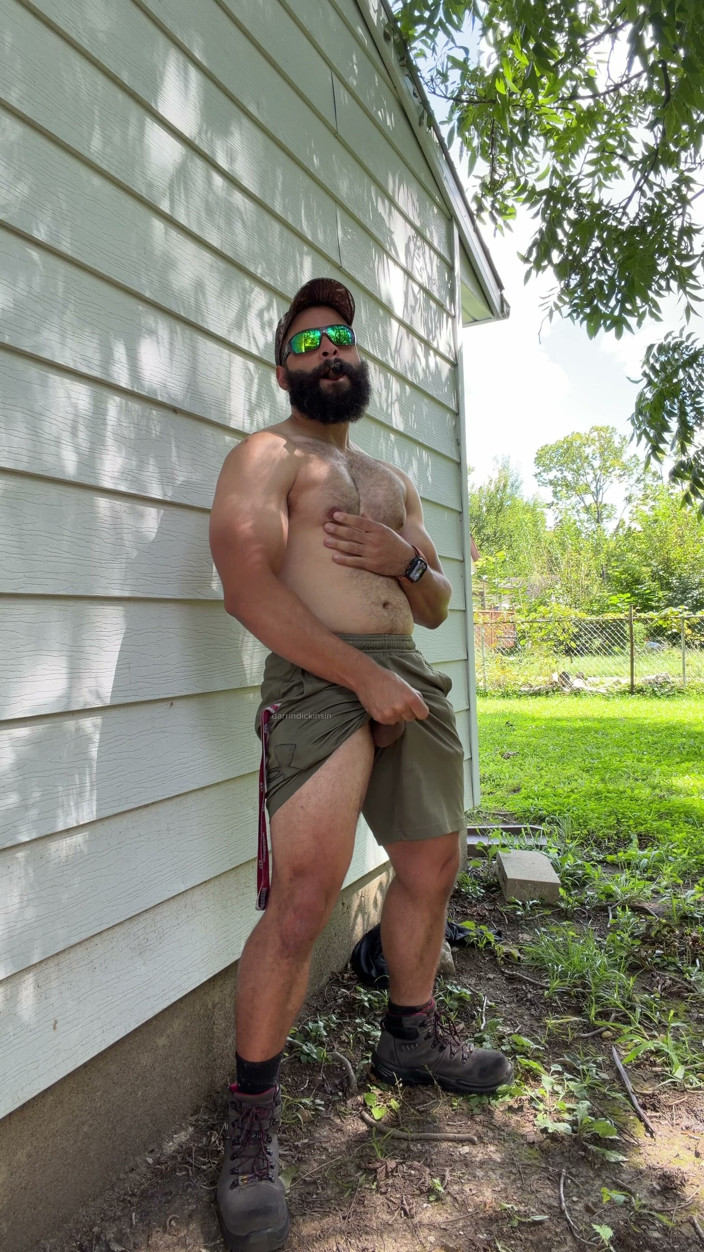 mascbeef95: Bearded Muscle Cub Cigar Cum Outdoors