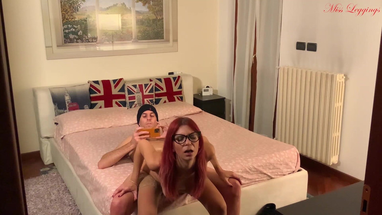 MissLeggings: Máma platí dluh svému nevlastnímu synovi